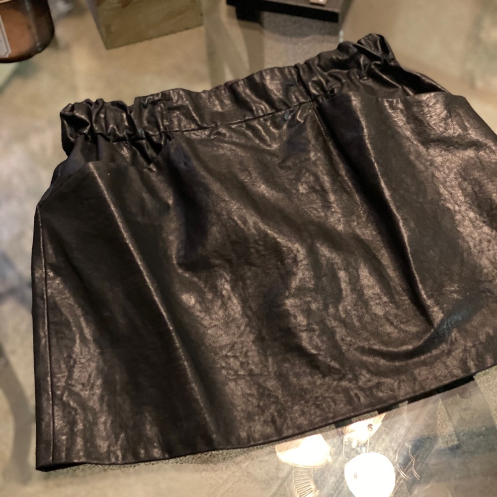 Leather skirt / Zara